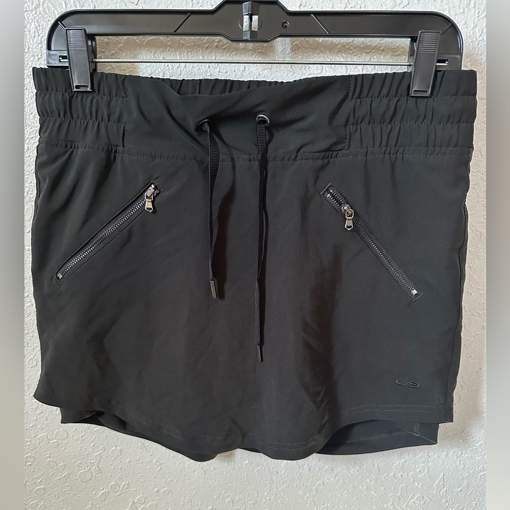 Women’s short skirt color black size M